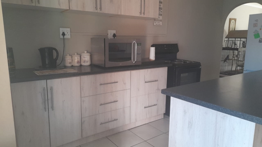 To Let 4 Bedroom Property for Rent in La Hoff North West